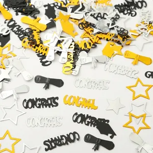 Zwart goud zilver afstudeer confetti met congrats letters sterren en hoedjes