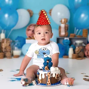 Simpatico cappello di compleanno a tema dinosauro rosso per set fotografico bambini