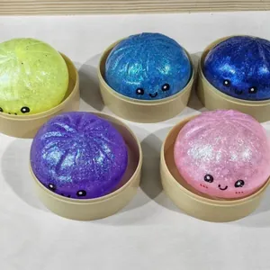 Set di giocattoli squishy baozi glitterati con faccine carine per alleviare lo stress.