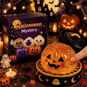Λεπτομέρεια παιχνιδιού κολοκύθας Halloween σε καλάθι ατμού με κουτί δώρου