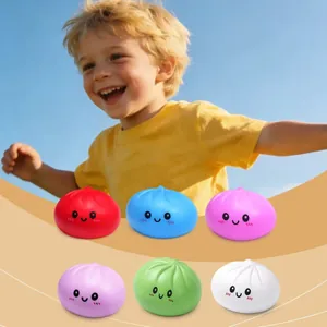 Collezione di sei colorati giocattoli antistress a forma di panino da 6cm con facce carine