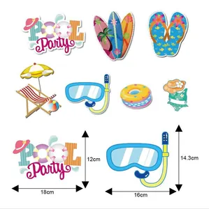 Dettaglio decorazioni appese in PVC per pool party con dimensioni.