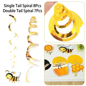 Detalle de decoraciones de fiesta en espiral con tema de abeja y recortes de miel