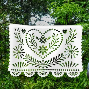 Witte lasergesneden Mexicaanse vlag voor decoratie van huwelijksfeesten in buitentuinen