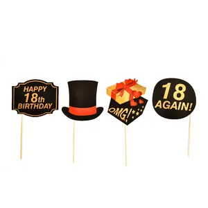 Detailansicht von 4 Fotostützen für den 18. Geburtstag in Schwarz und Gold-Optik