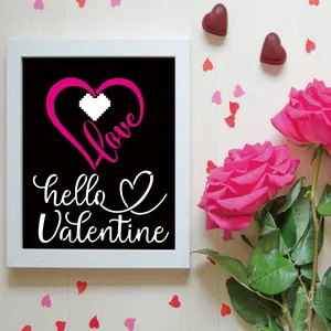 Dettaglio dello stencil per pittura fai-da-te di San Valentino con cuori