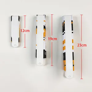 Vista detallada de abanicos de papel plegados para graduación: 12 cm, 19 cm, 23 cm.