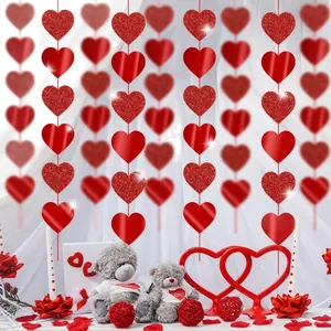 Guirlande de cœurs rouges pailletés et lisses pour la Saint-Valentin et les mariages.