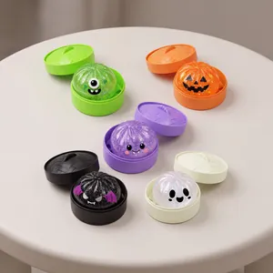 Giochi antistress a forma di panino di Halloween glitterato in contenitori.