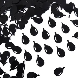 Vue détaillée de confettis de table en PVC noir en forme de ballon pour décor de fête