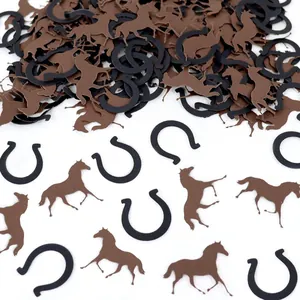 Detailansicht von Western-Cowboy-Party-Konfetti mit braunen Pferden und schwarzen Hufeisen