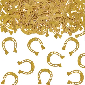 Detailaufnahme von goldenem Glitzer-Hufeisen-Konfetti für Western-Cowboy-Partys