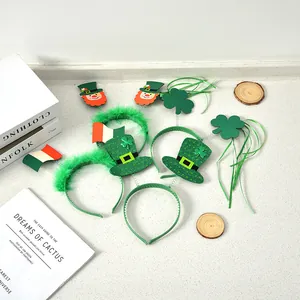 Vielfalt an festlichen St. Patrick's Day Haarbändern mit Kleeblättern, Hüten und Flaggen