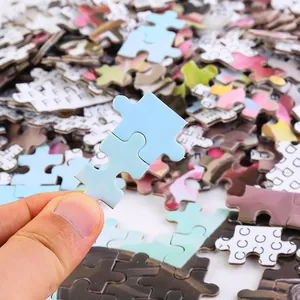 Gros plan de pièces de puzzle de haute qualité pour la décoration de fête de Noël en famille