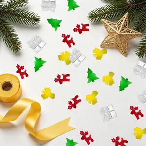 Coriandoli natalizi colorati con renne, alberi e angeli in un'ambientazione festiva.