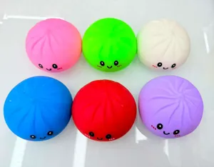 Sei colorati squishy baozi con facce carine per alleviare lo stress e decorazione casa.