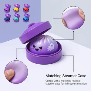 Detailansicht der realistischen Textur des violetten Geister-Squishy-Spielzeugs mit Etui
