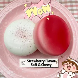 Vue détaillée des jouets squishy à rebond lent en forme de gâteau mousse à la fraise