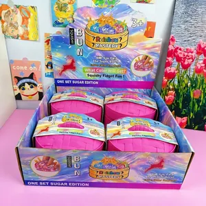 Nahaufnahme der rosa Dampfgarer-Boxen mit Rentiergeweih-Glitzer-Squishy-Spielzeug