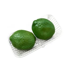 Juguete antiestrés realista con forma de limón verde en cesta blanca para relajación