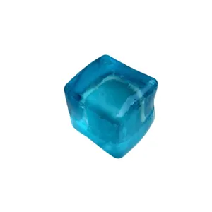 Jouet antistress squishy cube de glace bleu translucide avec texture maltose transparente