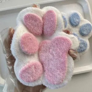 Giocattolo antistress gigante a forma di zampa di gatto in peluche e silicone morbido.