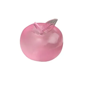 Jouet anti-stress en forme de pomme rose translucide pour le jeu sensoriel et la détente.