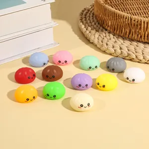 Mini juguetes antiestrés con forma de dumpling en colores pastel con caras lindas