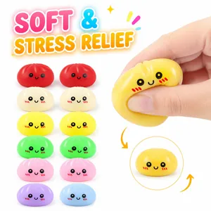 Vista detallada de coloridos juguetes antiestrés squishy que muestran su textura suave y blanda