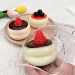 Juguete realista de soufflé de fresa para aliviar el estrés y el juego sensorial diario