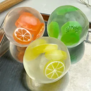 Balles anti-stress transparentes aux motifs de fruits, lot de trois variantes.