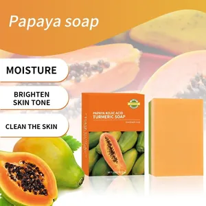 Primo piano del sapone artigianale alla Papaya Acido Cogico Curcuma schiarente e idratante