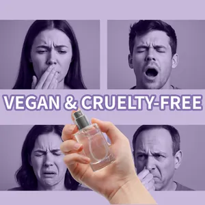 Mano que sostiene un spray bucal probiótico vegano de 20 ml con sabor a menta sin crueldad