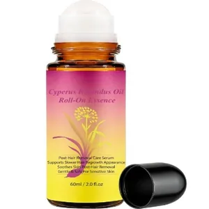 Vue détaillée de l'essence roll-on à l'huile de Cyperus Rotundus avec applicateur