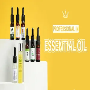 Vari flaconi da 10 ml di oli essenziali e siero al retinolo per la cura pelle