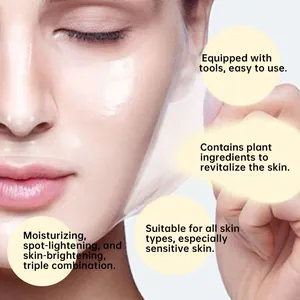 Vue détaillée du masque Turmeric Night Wrapping s'écaillant de la peau pour revitaliser