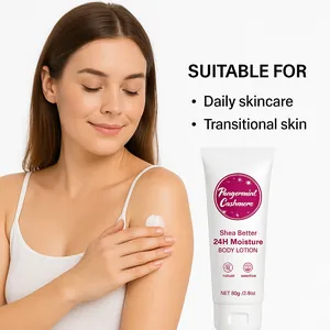 Primer plano de una mujer aplicándose la loción corporal Shea Better 24H Moisture