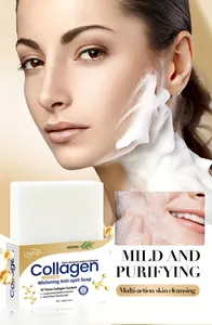 Vista dettagliata del sapone schiarente al collagene con schiuma detergente sul viso