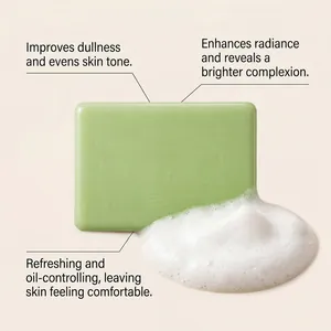Nahaufnahme der botanischen Reinigungsseife mit reichem weißem Schaum und Vorteilen.