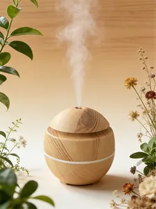Primer plano de un humidificador con forma de seta y veteado de madera con vapor