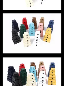 Verscheidenheid aan gekleurde ladekastjes voor sieraden voor ringen, oorbellen en armbanden