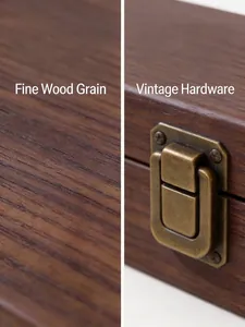 Detail von Vintage Bronze-Beschlägen und feiner Holzmaserung einer edlen Uhrenbox