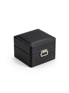 Schwarze PU-Leder-Einzeluhrenbox mit Metallschnalle und Kontrastnähten