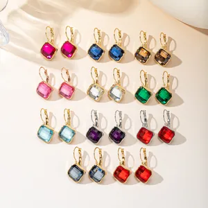 Collection de boucles d'oreilles carrées en zircon coloré en finition or et argent