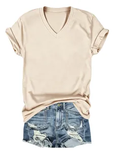 Beige dames T-shirt met V-hals detail met opgerolde mouwen en een zachte stoffen textuur