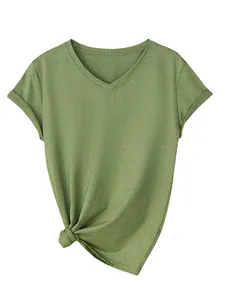 Gedetailleerde weergave van olijfgroen dames T-shirt met V-hals en modieuze geknoopte zoom.