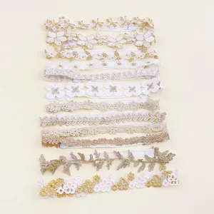 Elegantes diademas de encaje dorado y blanco con flores para bebé