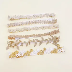 Juego de seis elegantes diademas de encaje dorado y flores para bebés niñas.