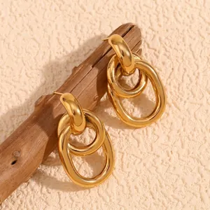 In elkaar Grijpende Geometrische Oorknopjes Roestvrij Staal 18K Verguld Franse Retro Stijl Niche Elegant Mode Accessoire
