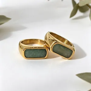 Vintage δαχτυλίδι από ανοξείδωτο ατσάλι 18K με τετράγωνη πράσινη πέτρα απομίμησης νεφρίτη